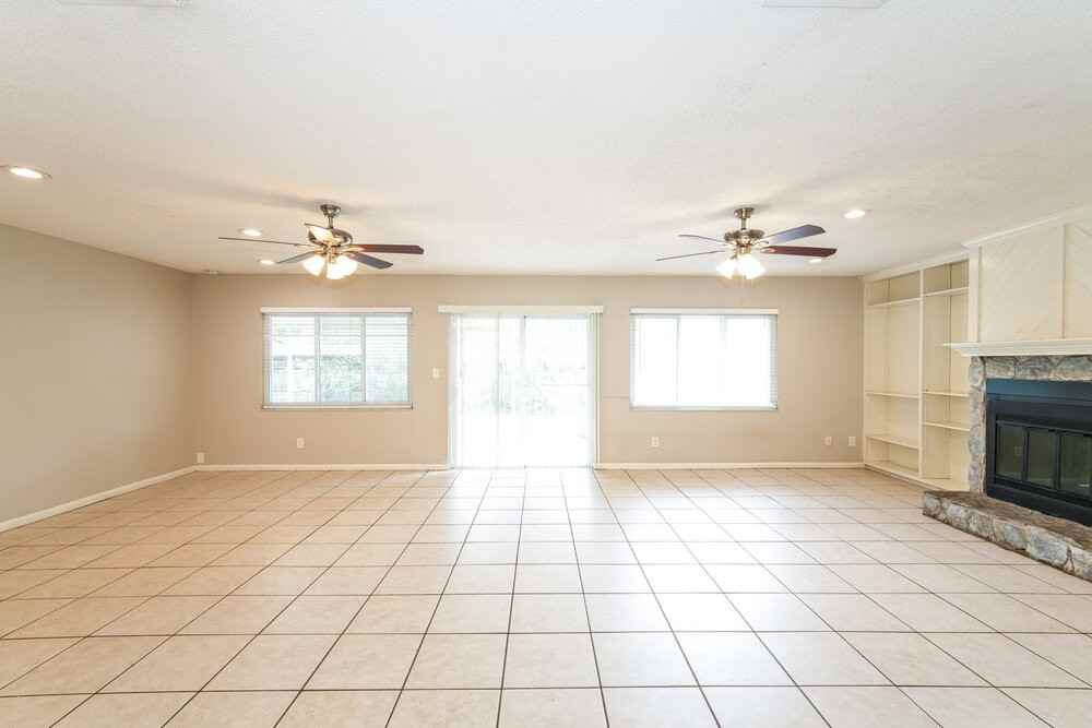 15709 Squirrel Tree Pl - Photo 4 of 16