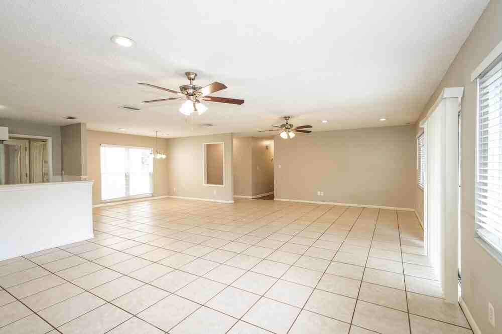 15709 Squirrel Tree Pl - Photo 5 of 16