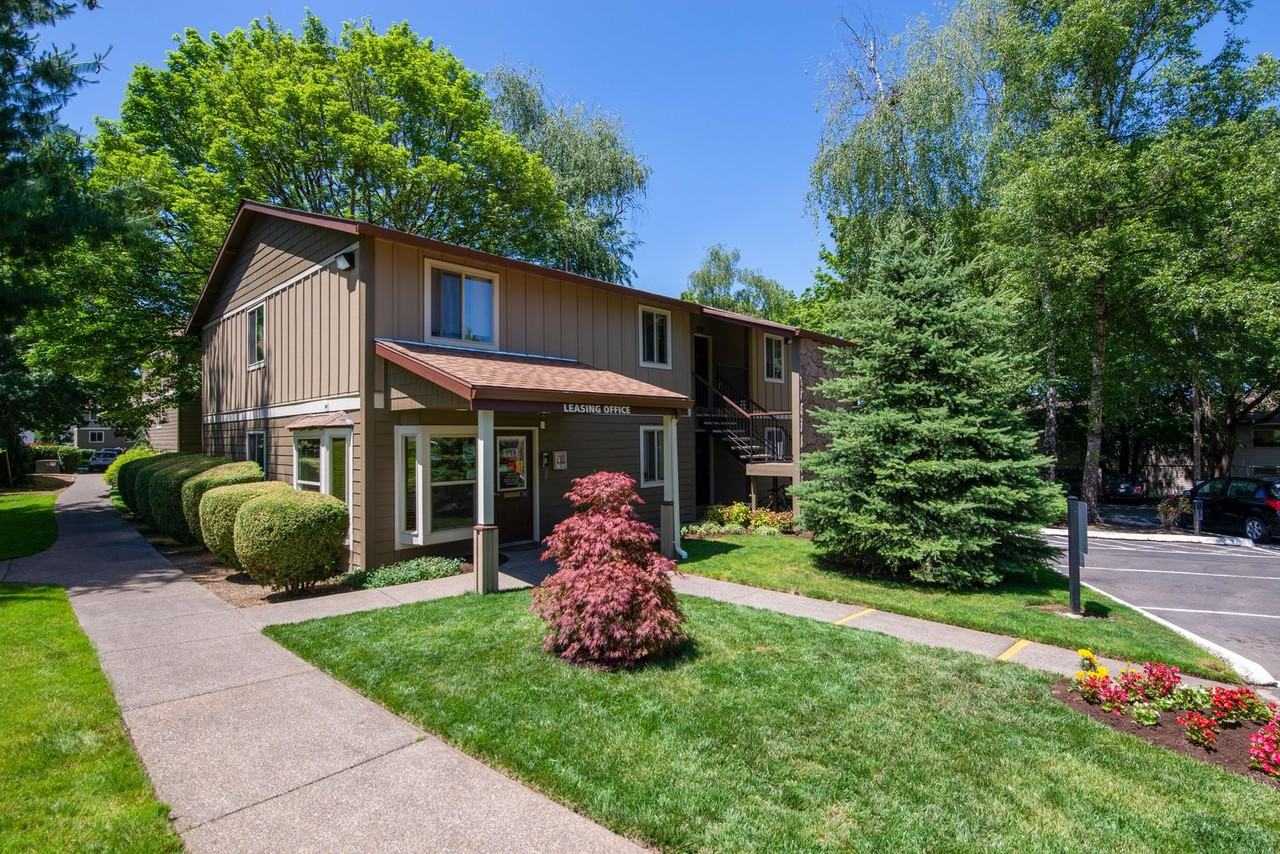 Chelan Apartments - Photo 2 of 5