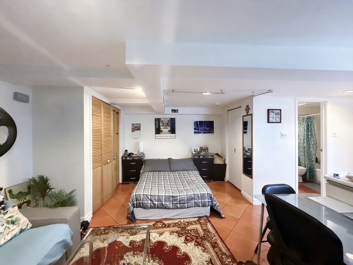 380 Davenport Rd #5 - Photo 4 of 15