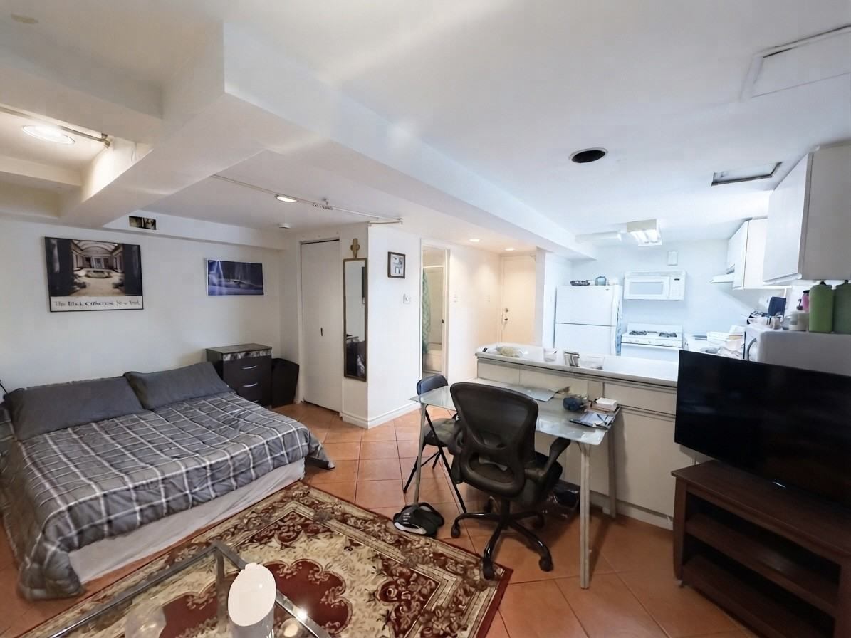 380 Davenport Rd #5 - Photo 6 of 15