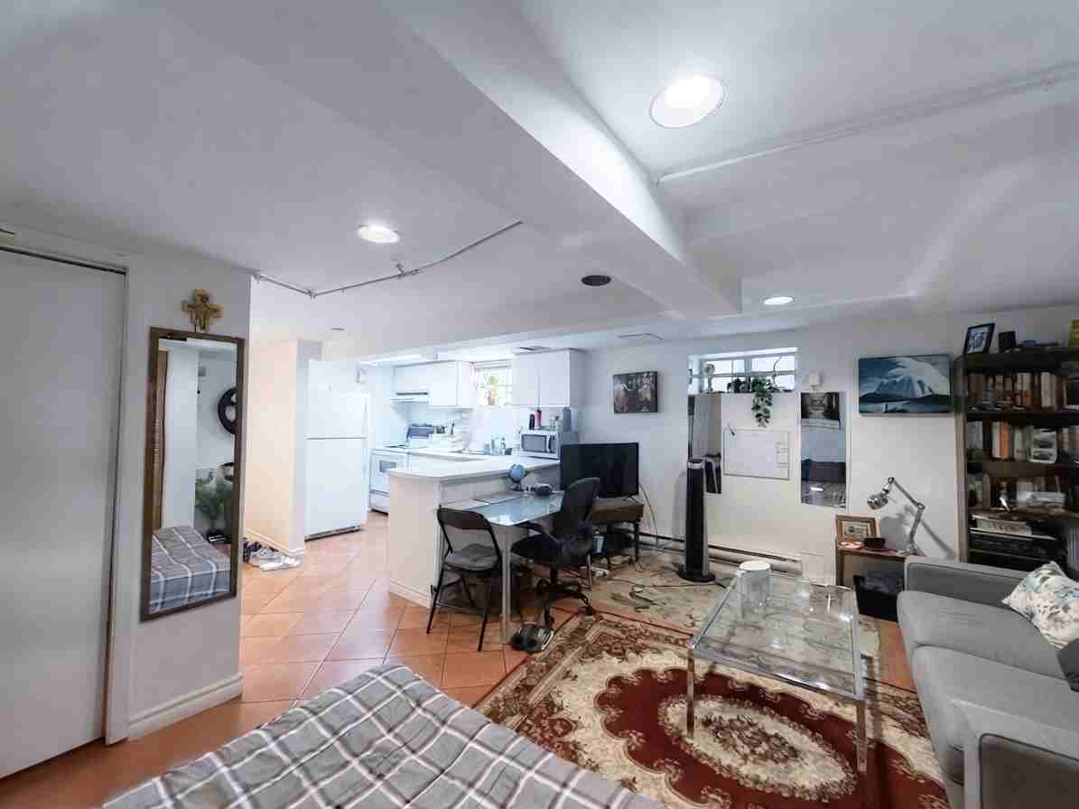 380 Davenport Rd #5 - Photo 7 of 15