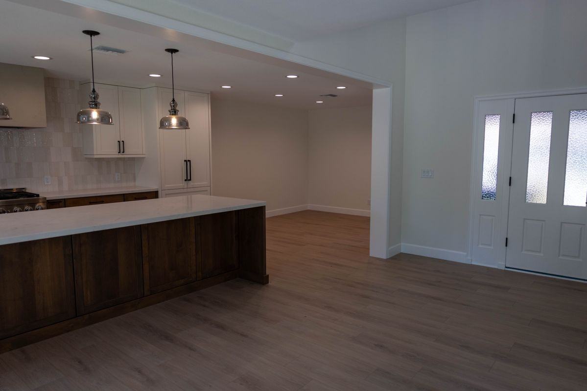 1552 Brentford Ave - Photo 4 of 41