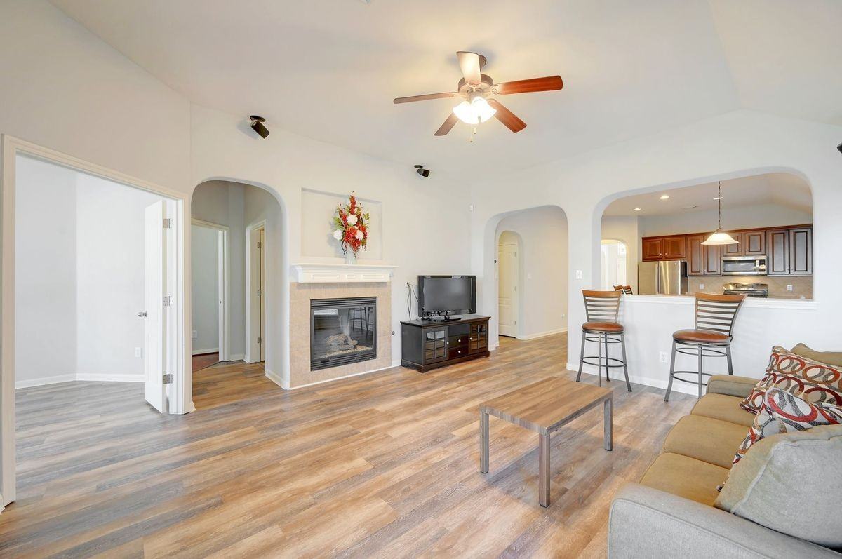 2605 Salorn Way - Photo 2 of 31