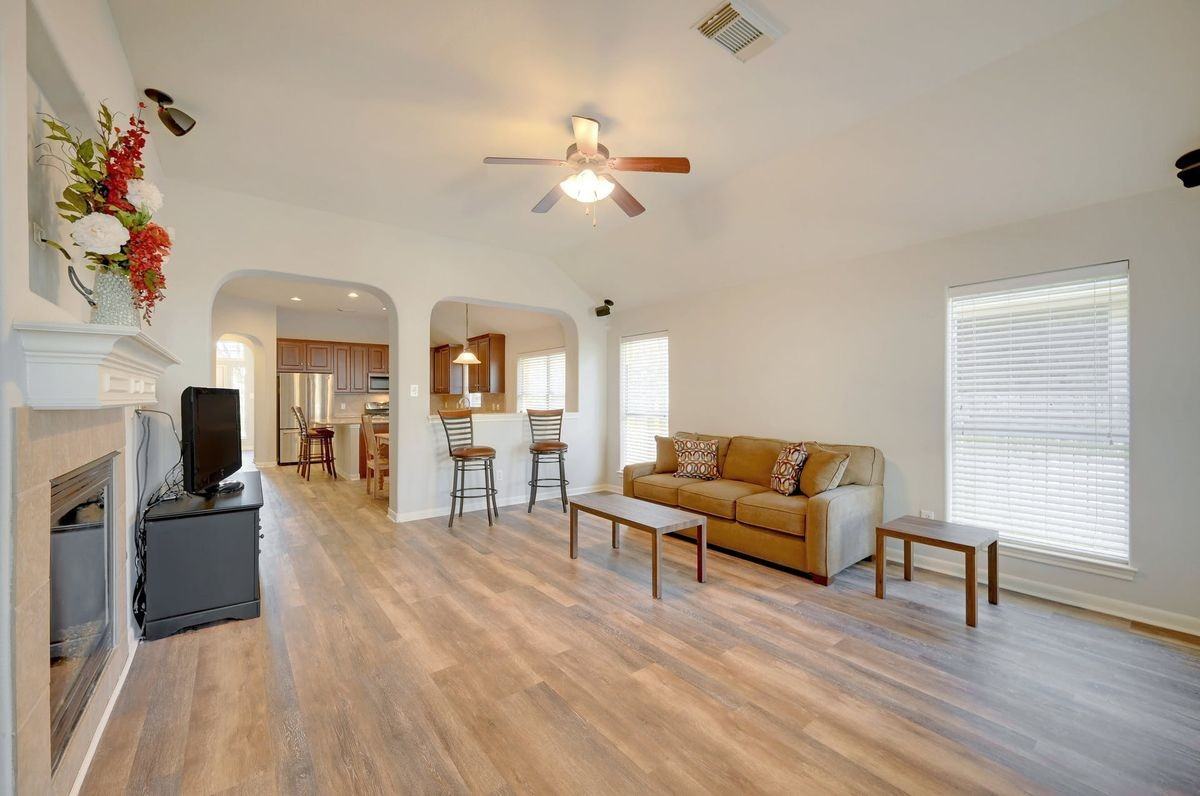 2605 Salorn Way - Photo 3 of 31