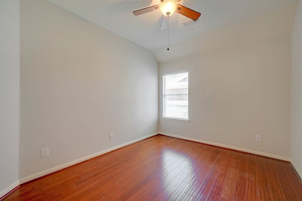2605 Salorn Way - Photo 4 of 31