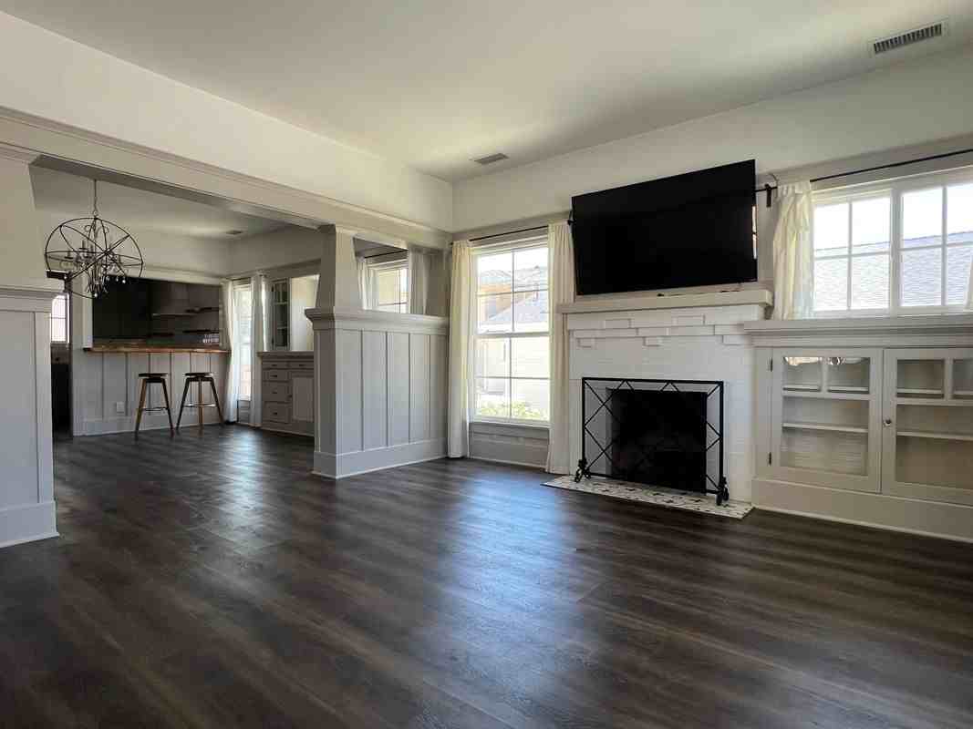 1231 W 9th St ##1 - Photo 3 of 17