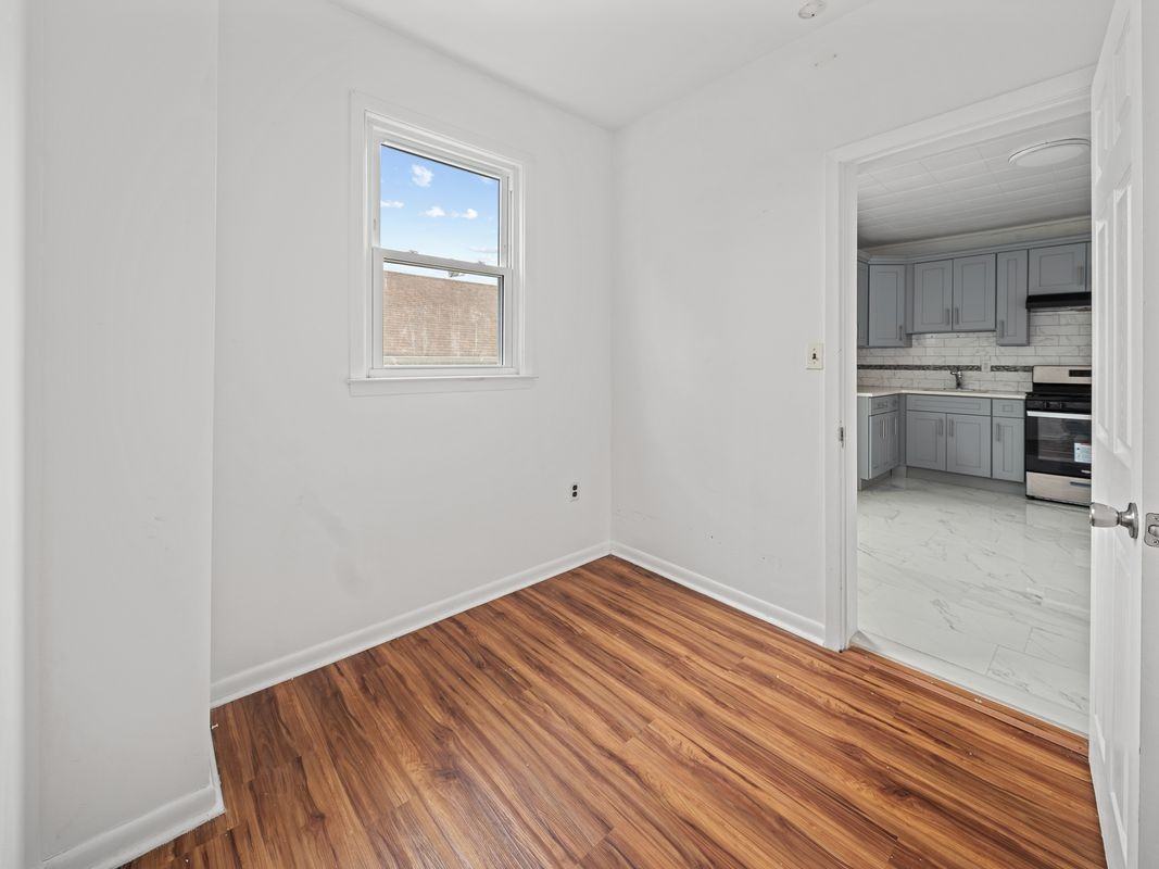 334 Redwood Ave - Photo 4 of 12