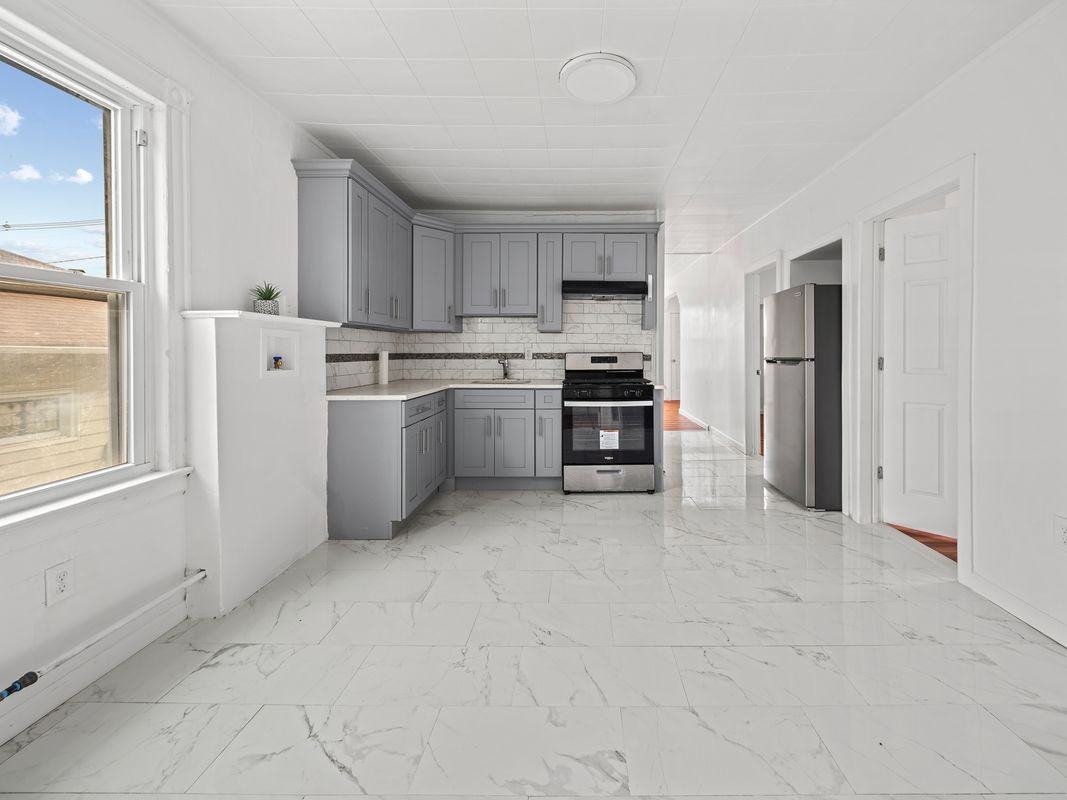 334 Redwood Ave - Photo 7 of 12