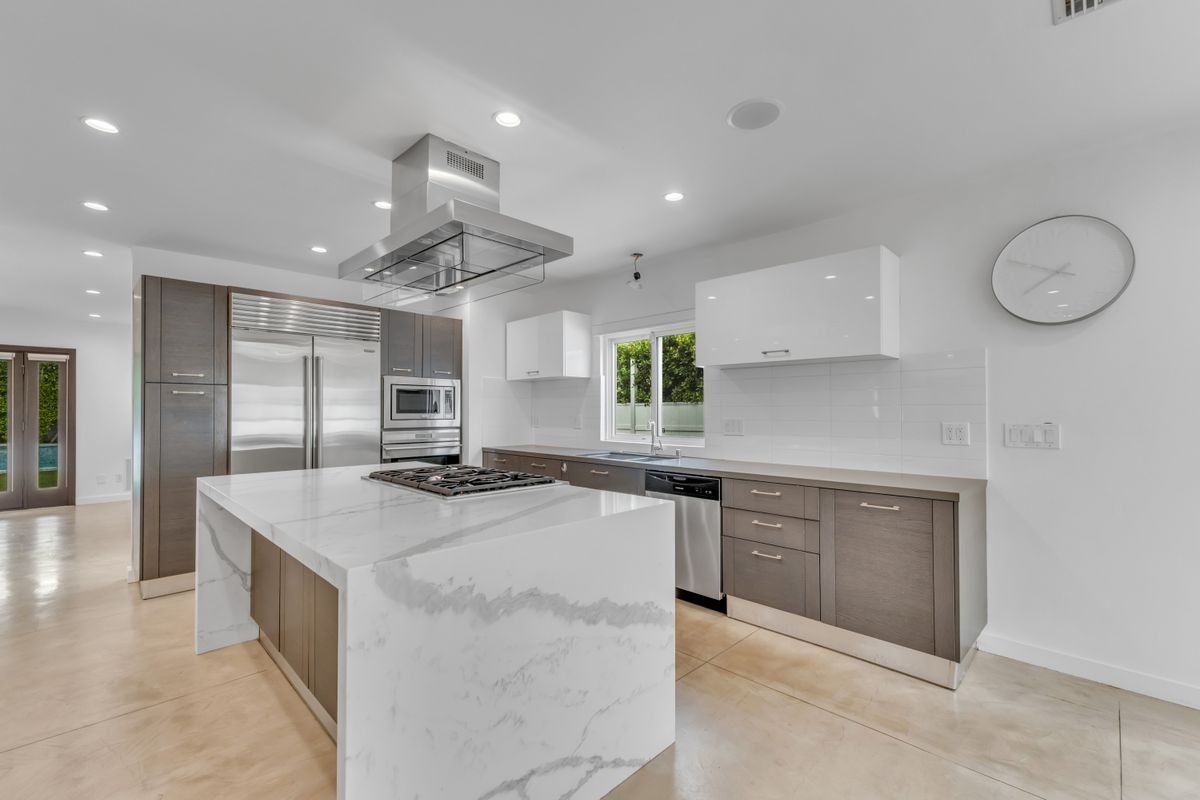 4925 Nagle Ave - Photo 6 of 50