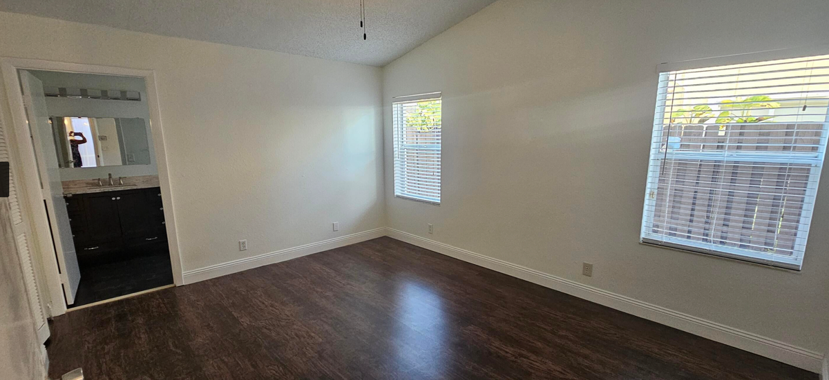 10780 Cypress Lake Ter - Photo 4 of 4