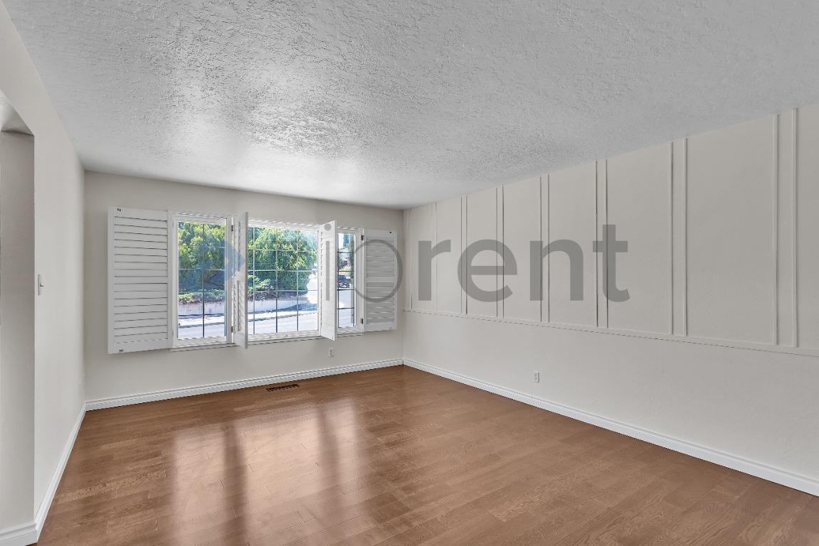 307 Boulder Dr - Photo 2 of 33