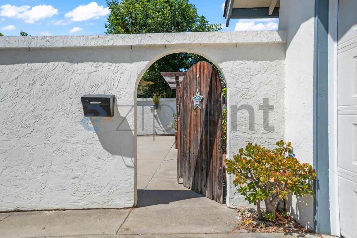 7525 Hazelnut Dr - Photo 2 of 34