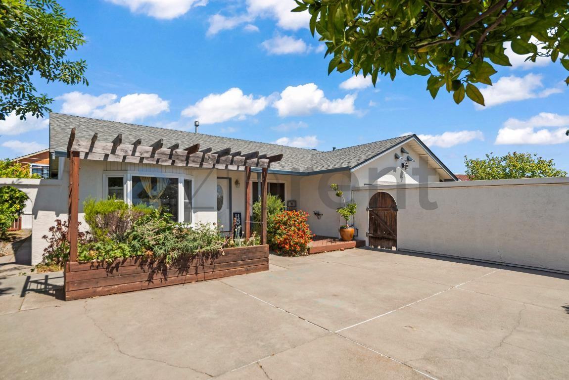 7525 Hazelnut Dr - Photo 6 of 34