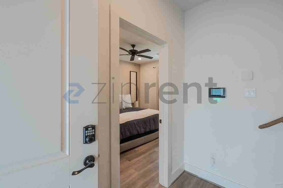 4610 Indie Heights Ln #B - Photo 5 of 28