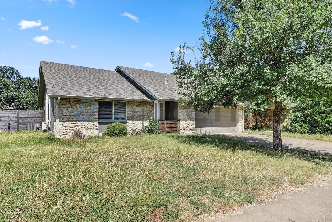 11216 Henge Dr - Photo 2 of 31
