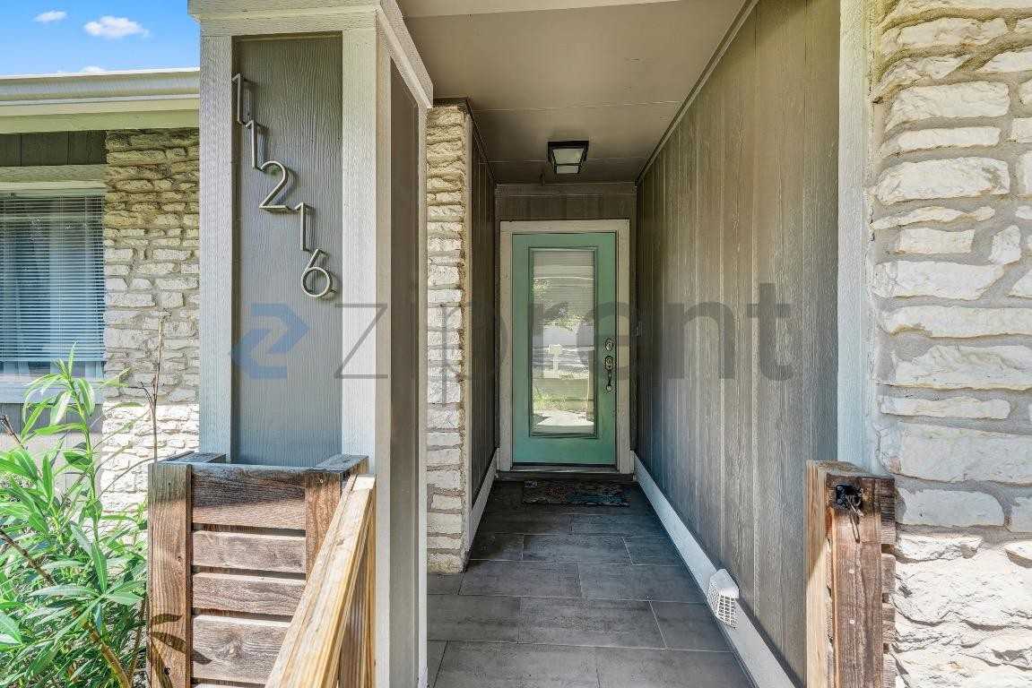 11216 Henge Dr - Photo 4 of 31