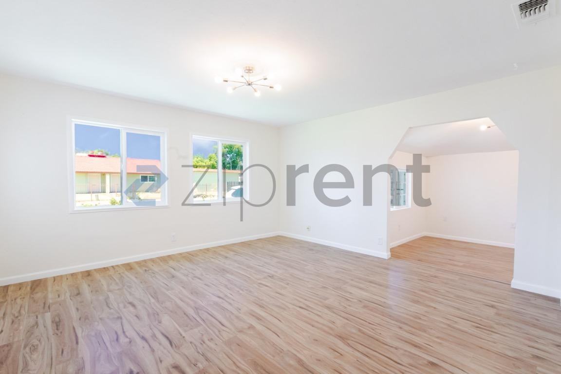 5637 44th St - Photo 2 of 30