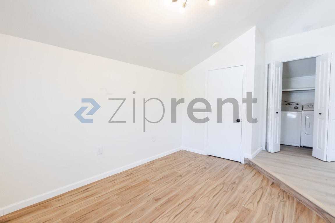 5637 44th St - Photo 4 of 30