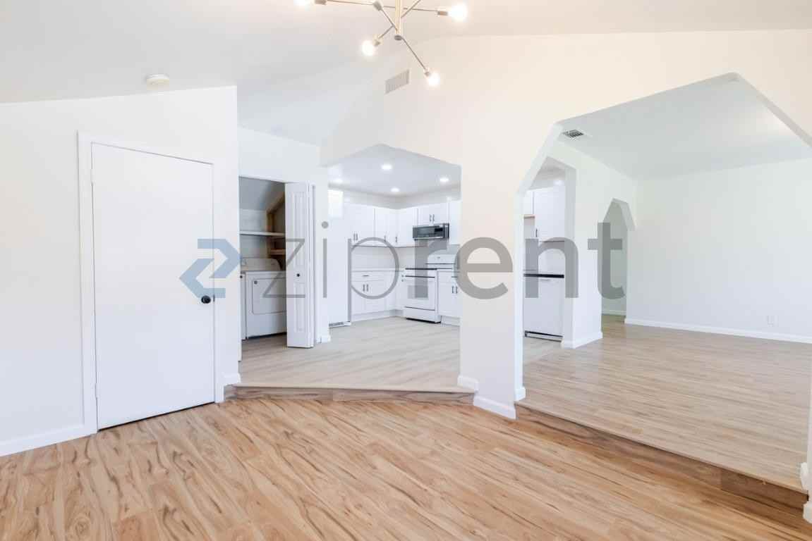 5637 44th St - Photo 5 of 30