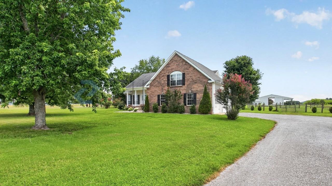 720 Rock Springs Rd - Photo 4 of 50