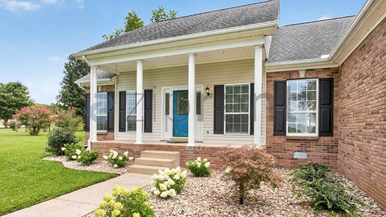 720 Rock Springs Rd - Photo 2 of 48