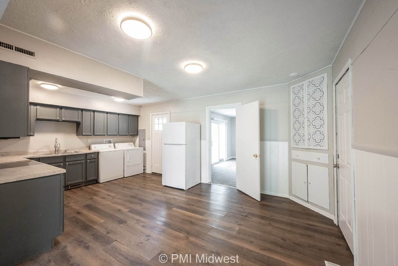 316 S Kenmore Rd - Photo 5 of 28