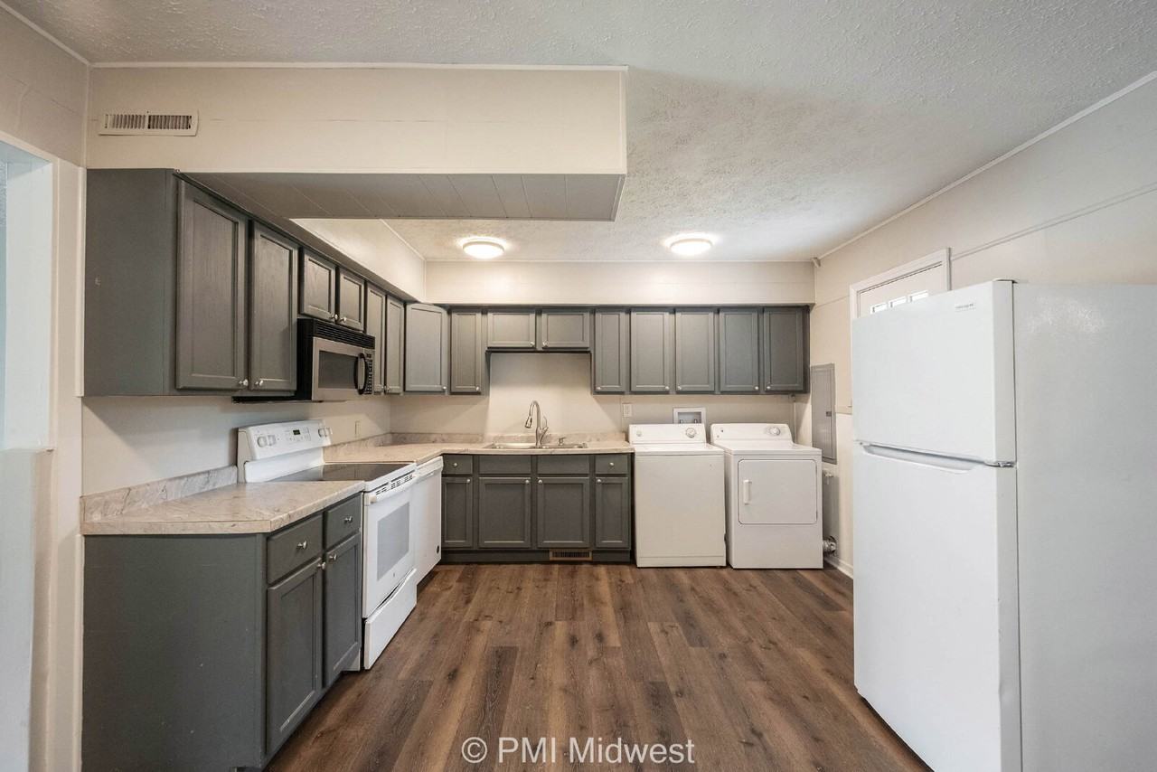 316 S Kenmore Rd - Photo 6 of 28