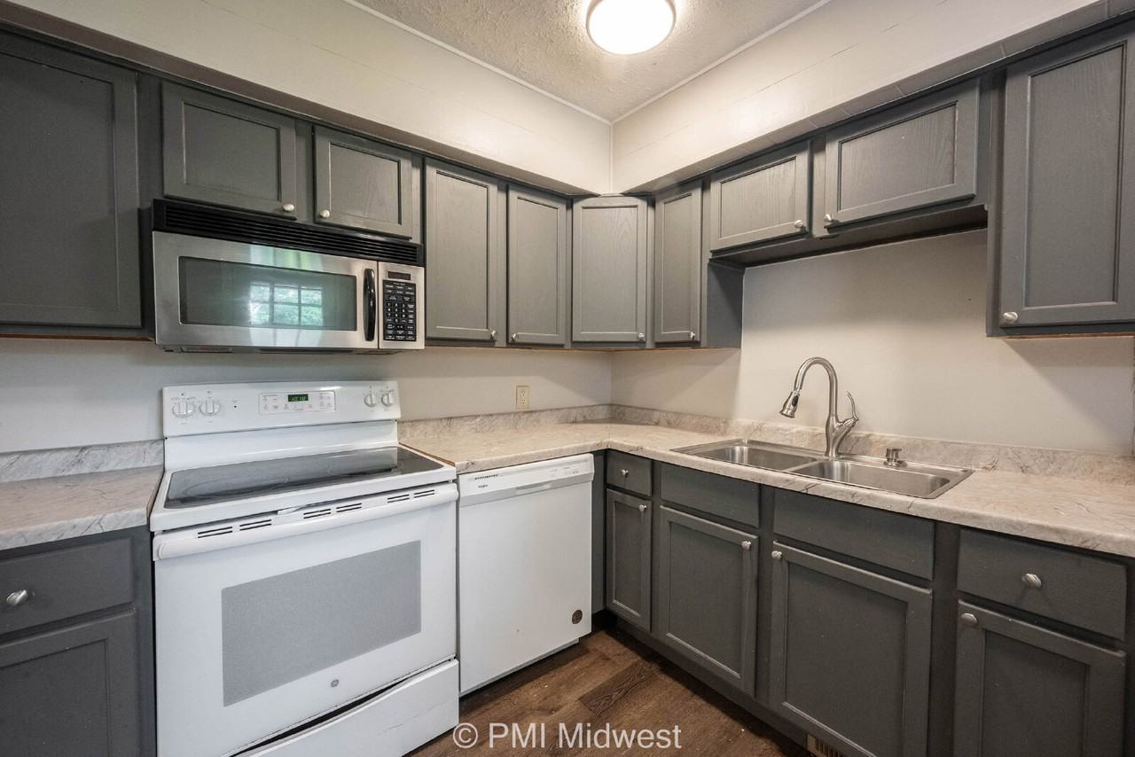 316 S Kenmore Rd - Photo 7 of 28