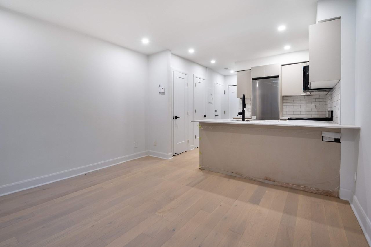 7084 Clark - Photo 5 of 27