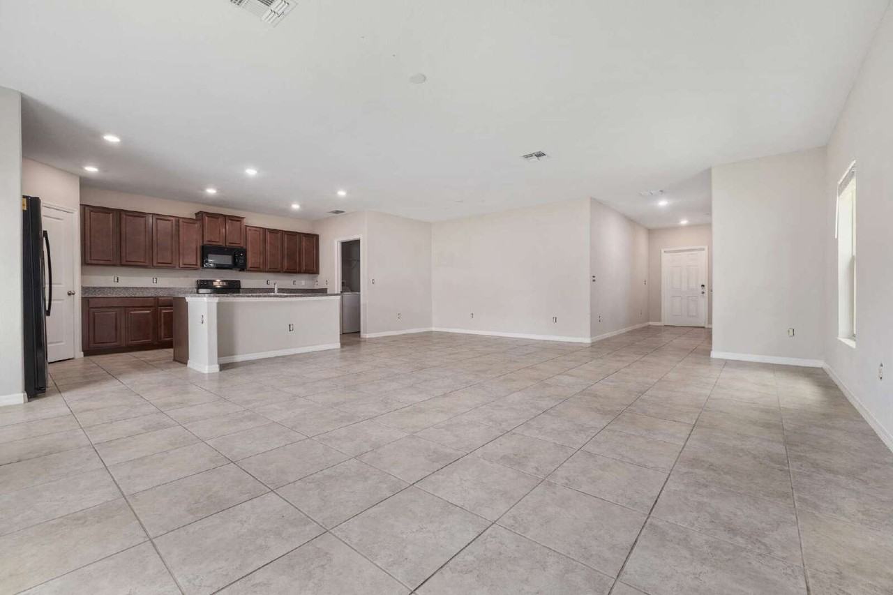 7407 Rosy Periwinkle Ct - Photo 4 of 31