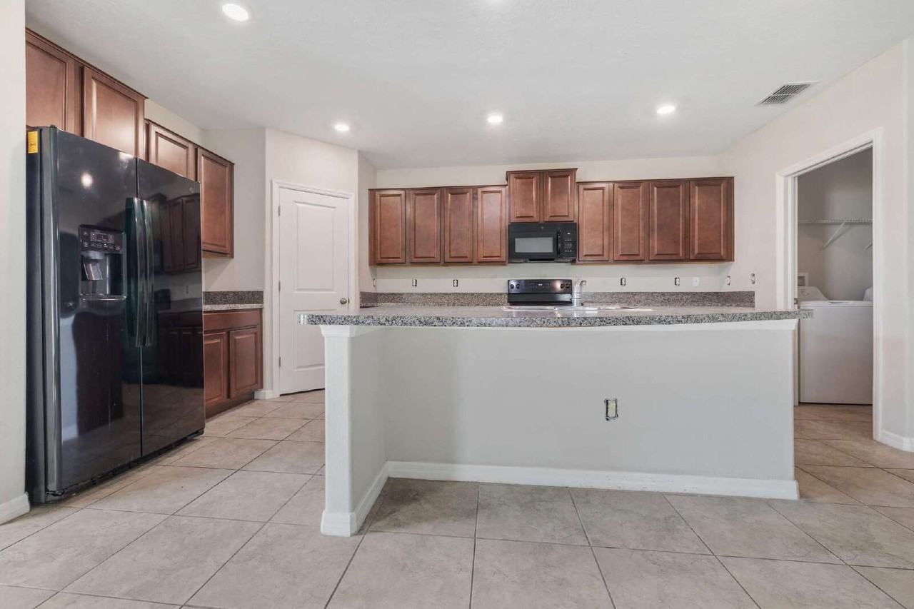 7407 Rosy Periwinkle Ct - Photo 6 of 31
