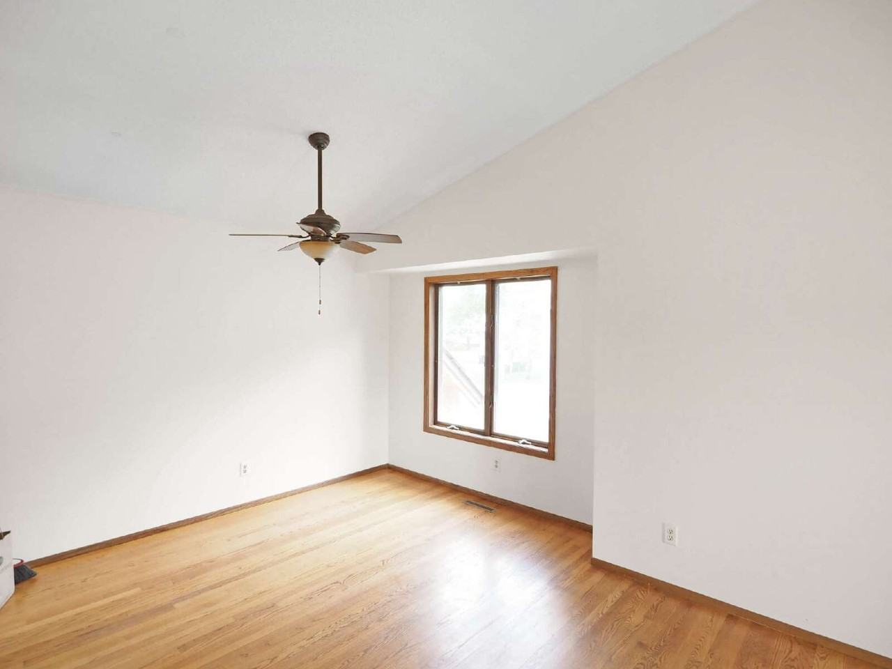 936 Sherwood Rd - Photo 3 of 16