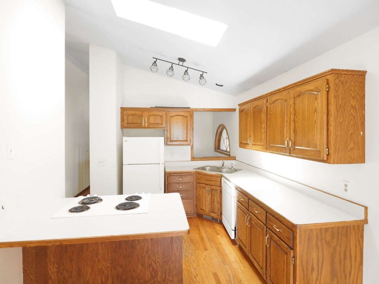 936 Sherwood Rd - Photo 4 of 16