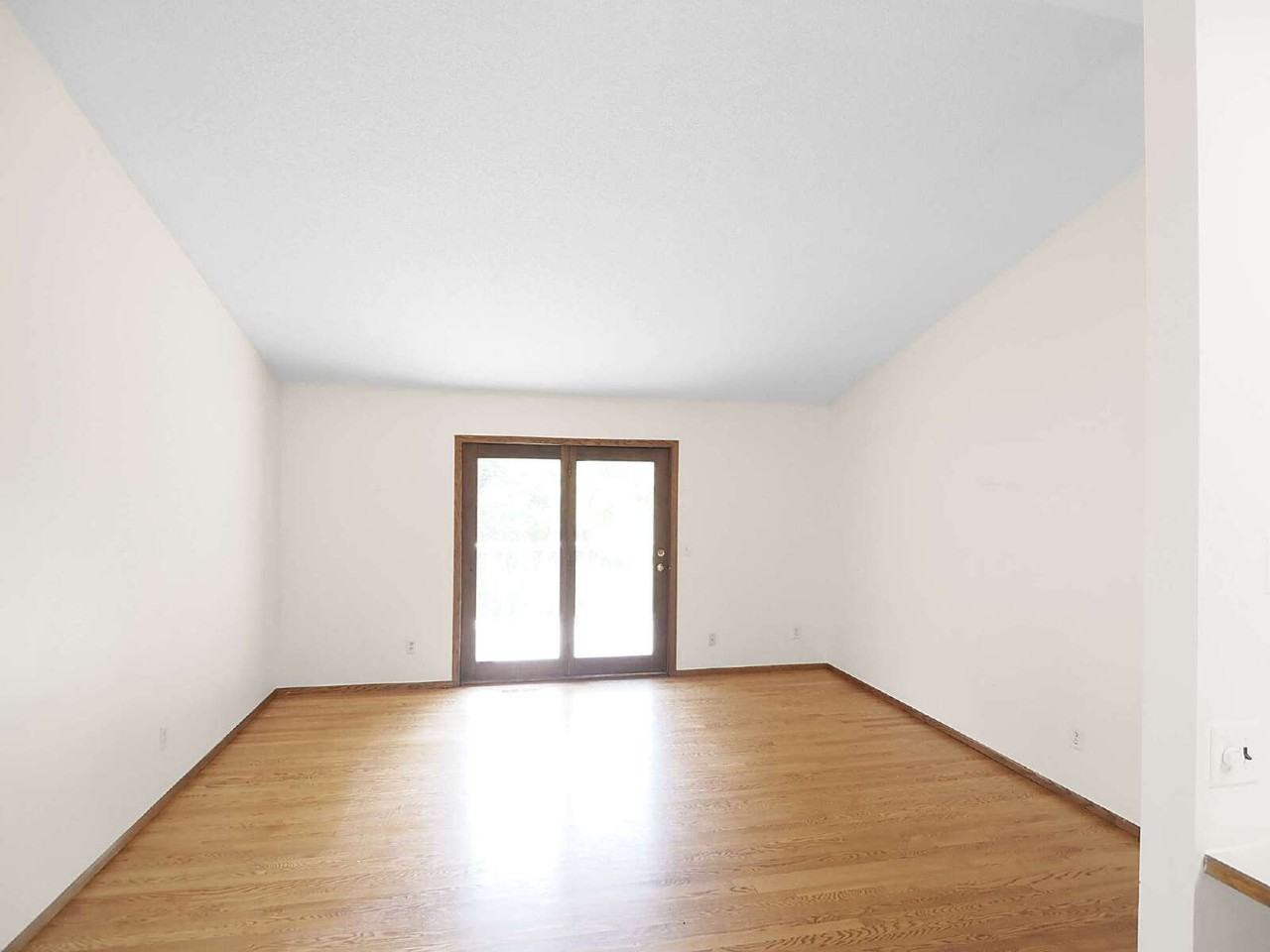 936 Sherwood Rd - Photo 5 of 16
