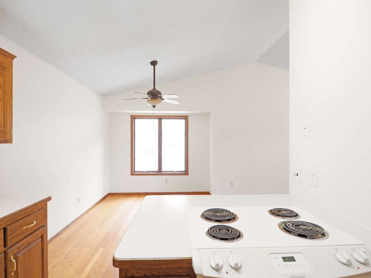 936 Sherwood Rd - Photo 6 of 16