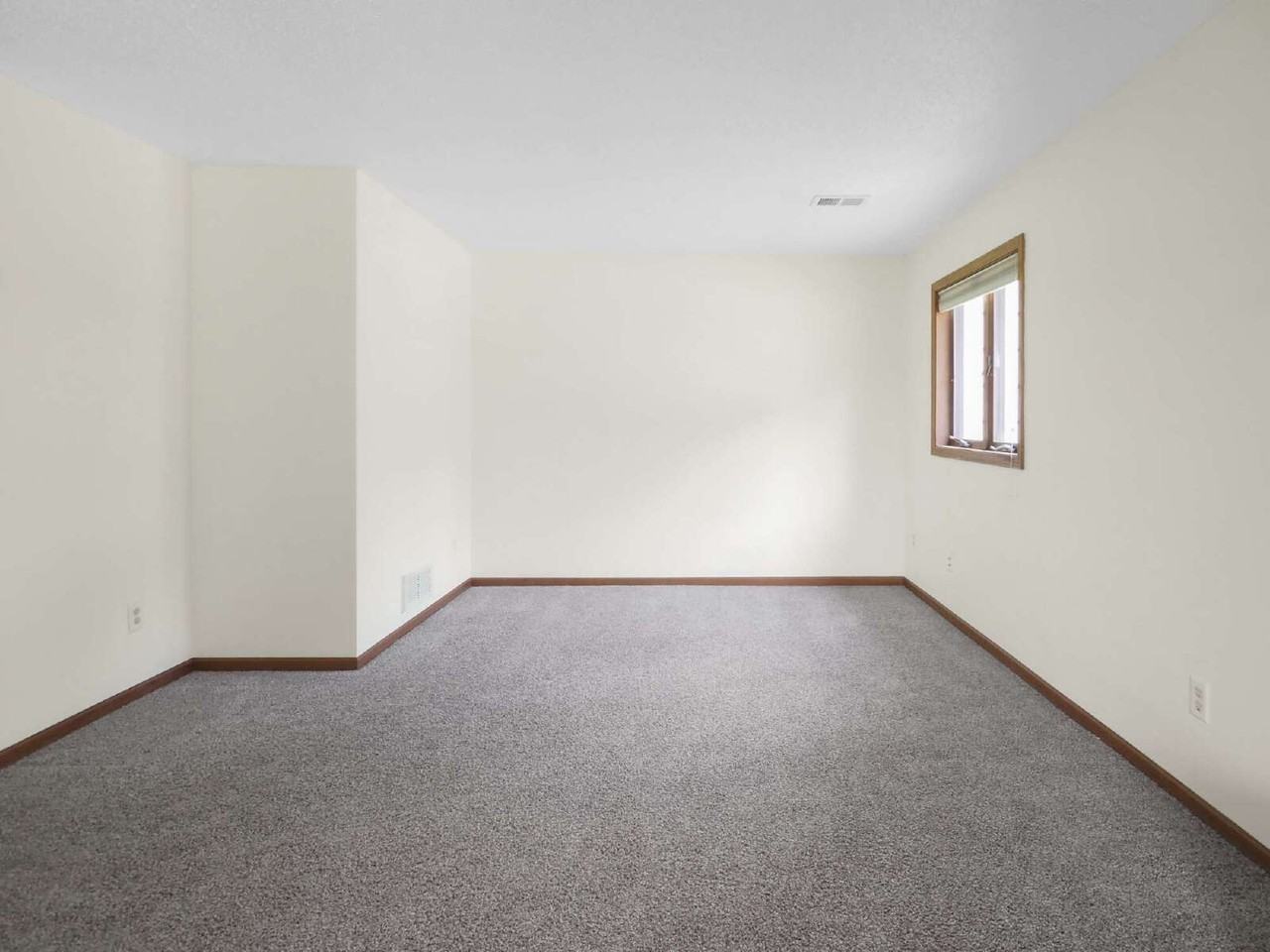 936 Sherwood Rd - Photo 7 of 16