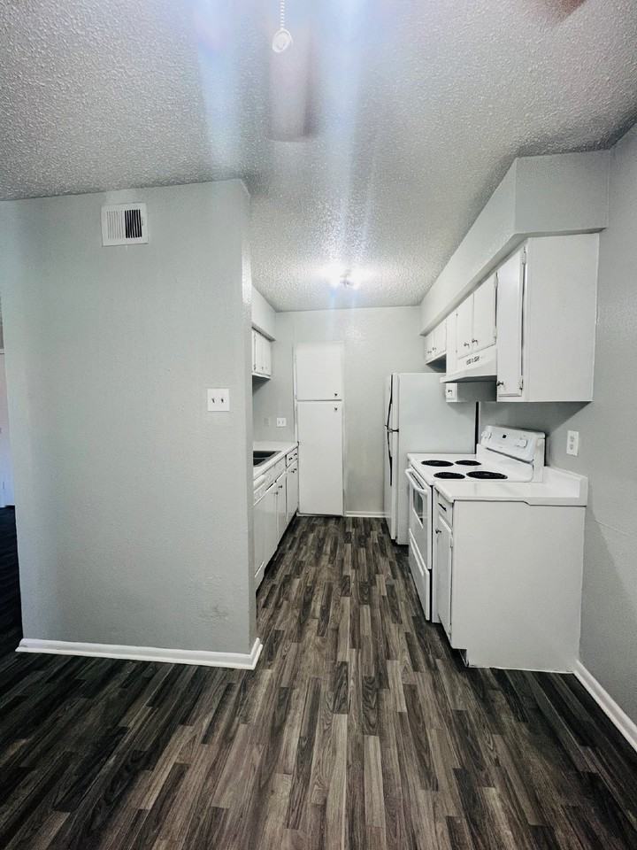 6929 Timbercreek Dr #104 - Photo 3 of 12