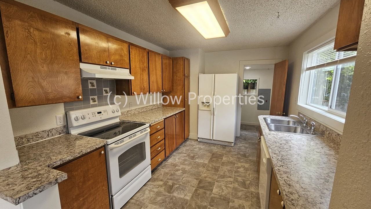 12906 Lake City Blvd Sw - Photo 3 of 5