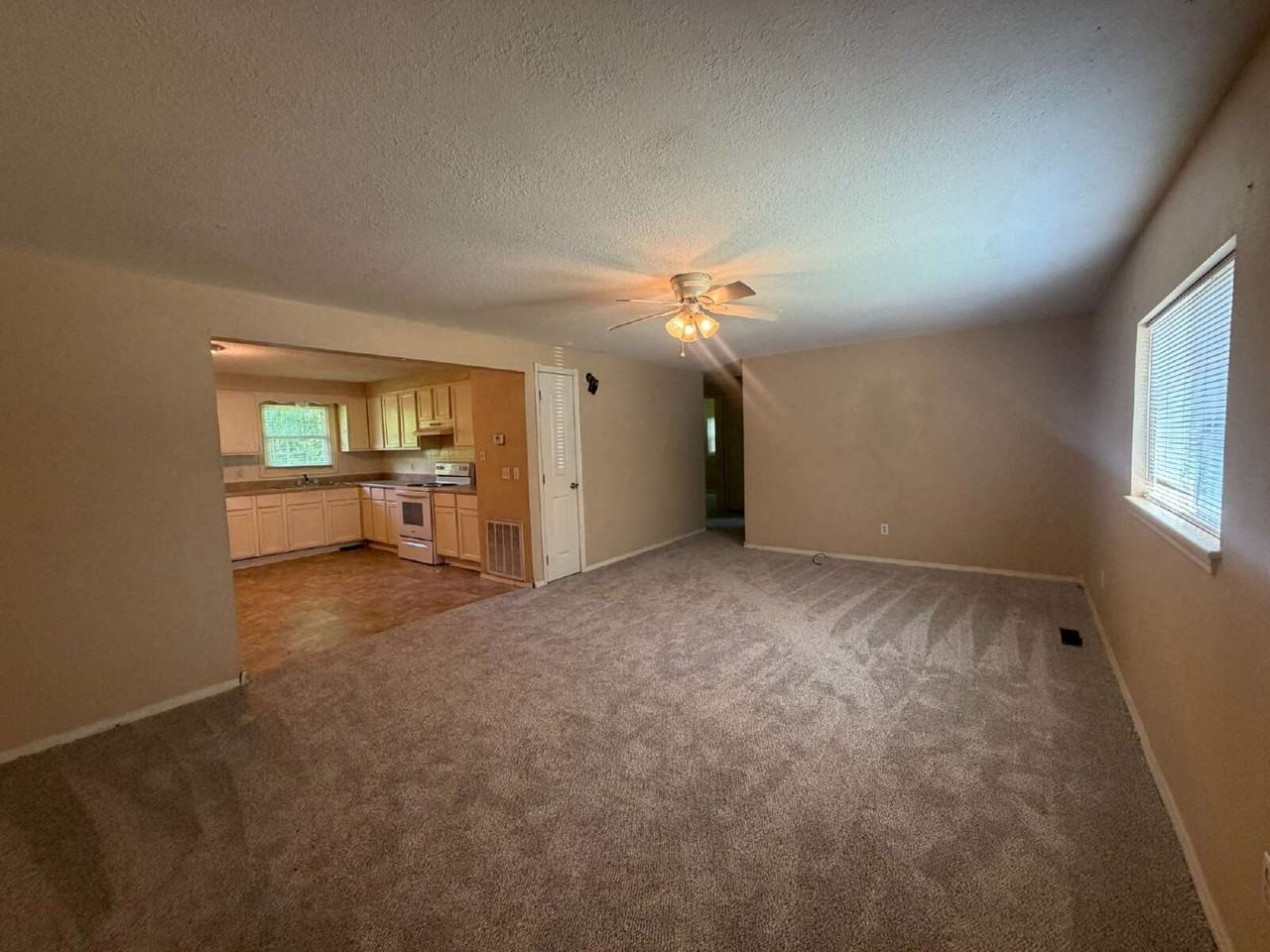 878 Evergreen St #11 - Photo 2 of 11