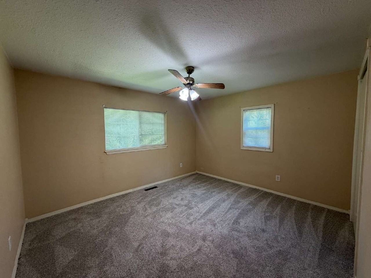 878 Evergreen St #11 - Photo 4 of 11