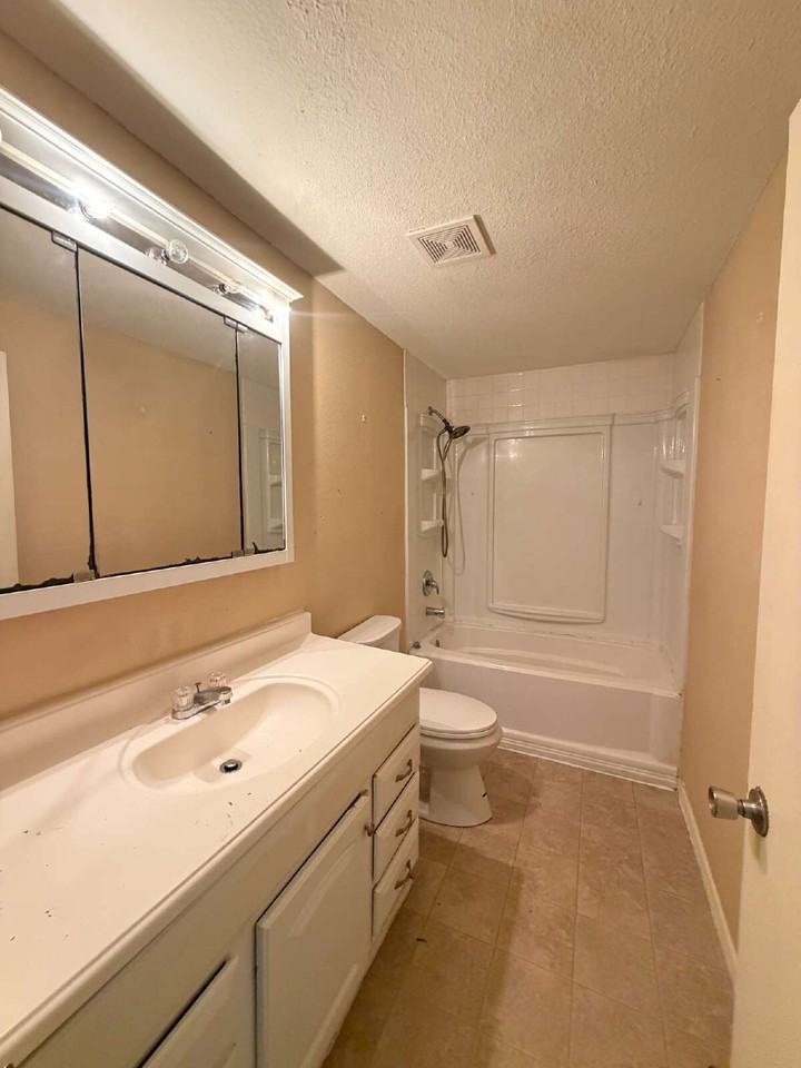 878 Evergreen St #11 - Photo 6 of 11