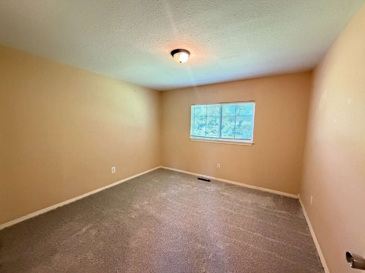 878 Evergreen St #11 - Photo 7 of 11