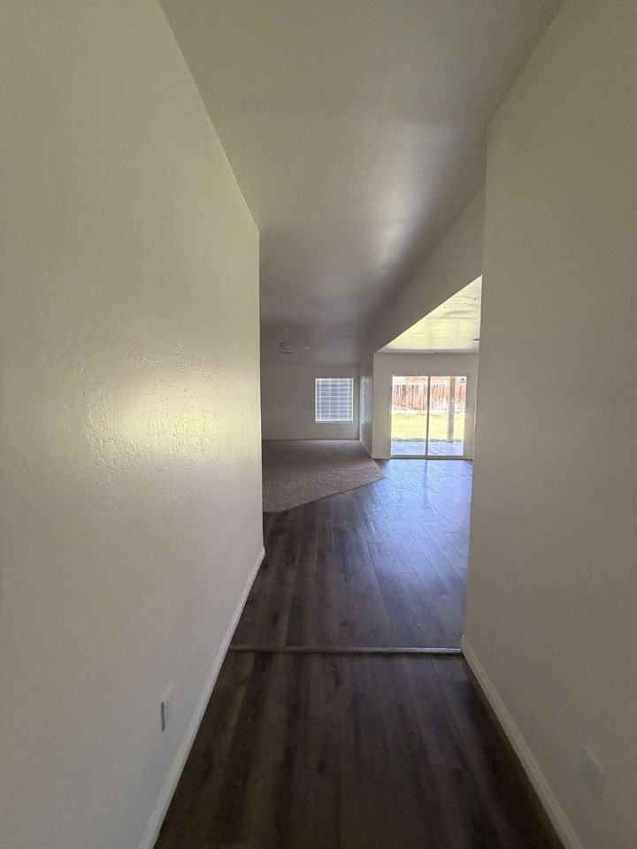 11104 Sonoma Creek Ct - Photo 2 of 9