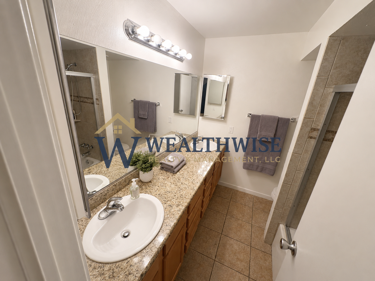 951 N Euclid Ave - Photo 3 of 10