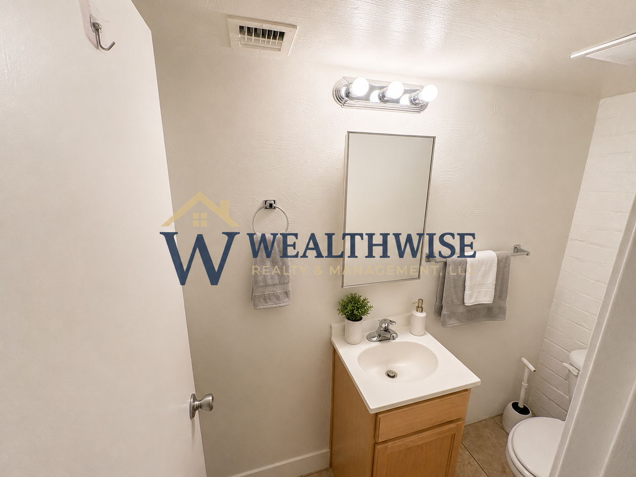 951 N Euclid Ave - Photo 7 of 10