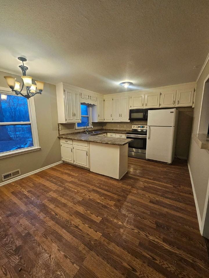 1512 Sw Highway Ln - Photo 3 of 14