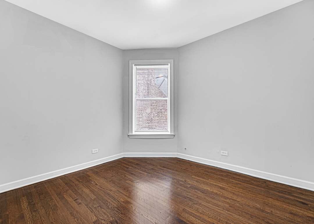 6111 S Eberhart Ave - Photo 4 of 13