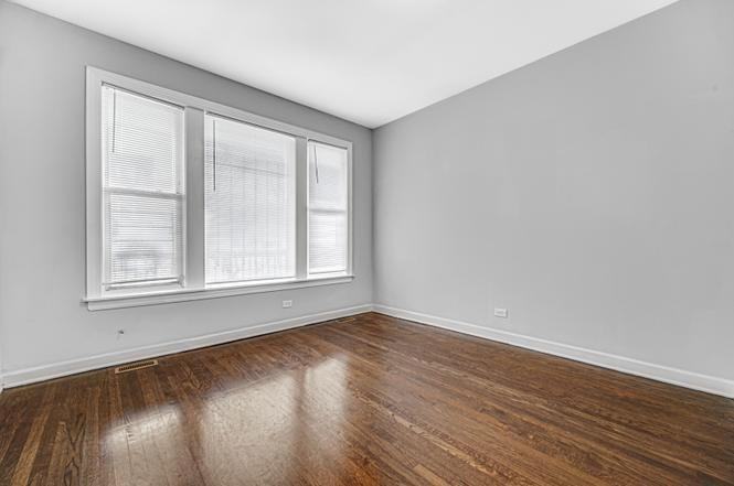 6111 S Eberhart Ave - Photo 6 of 13