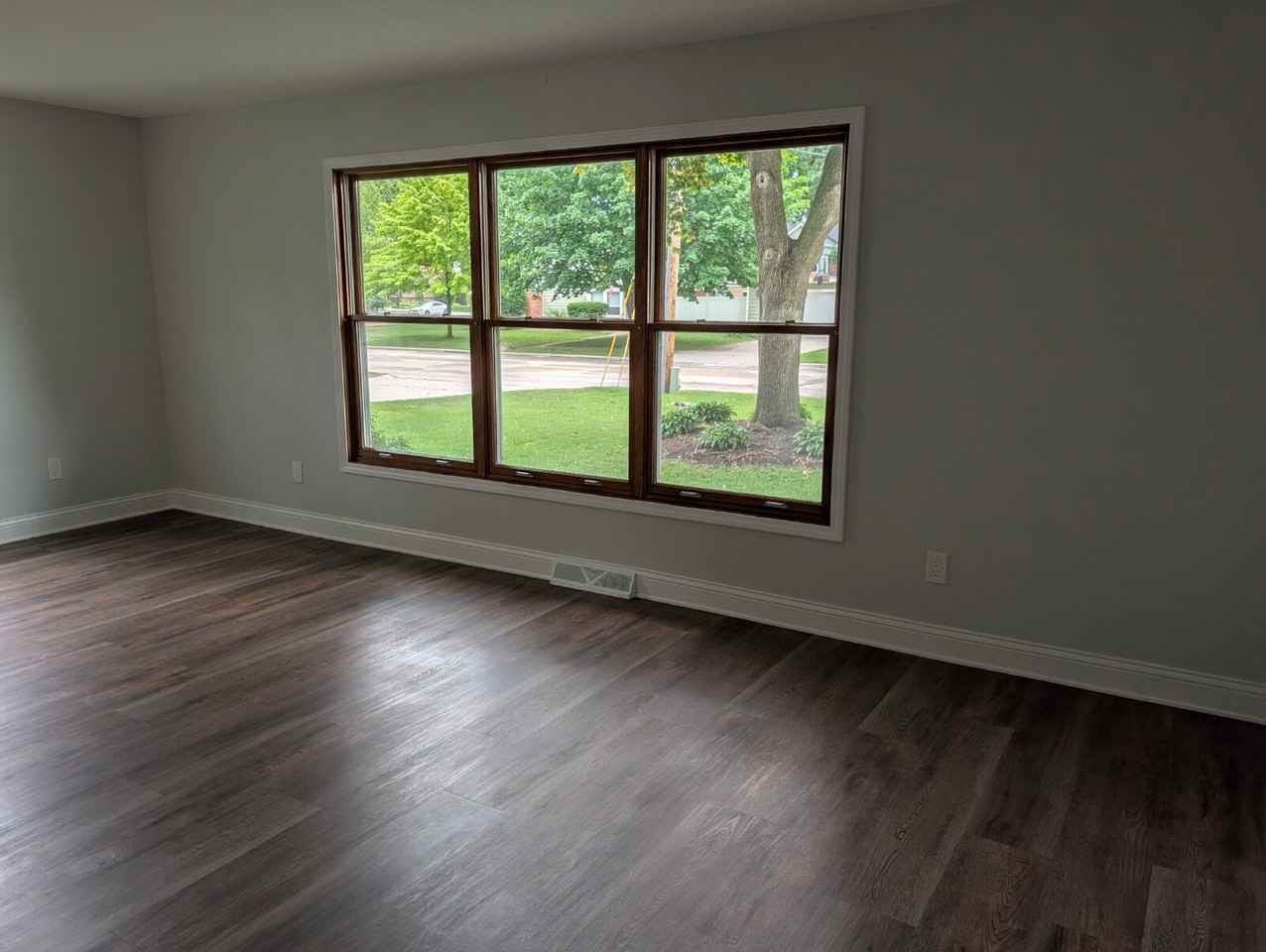 1311 Whittier Dr - Photo 4 of 47